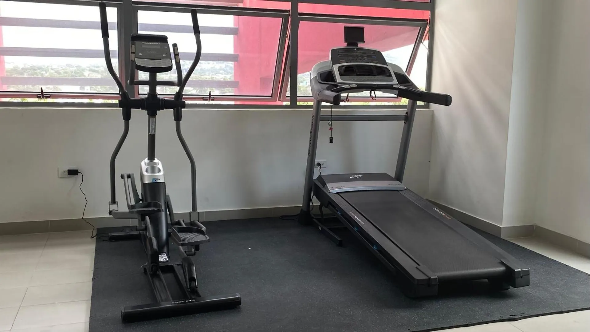 קינגסטון Parkhurst 303 King Bed Pool And Gym ג'מייקה