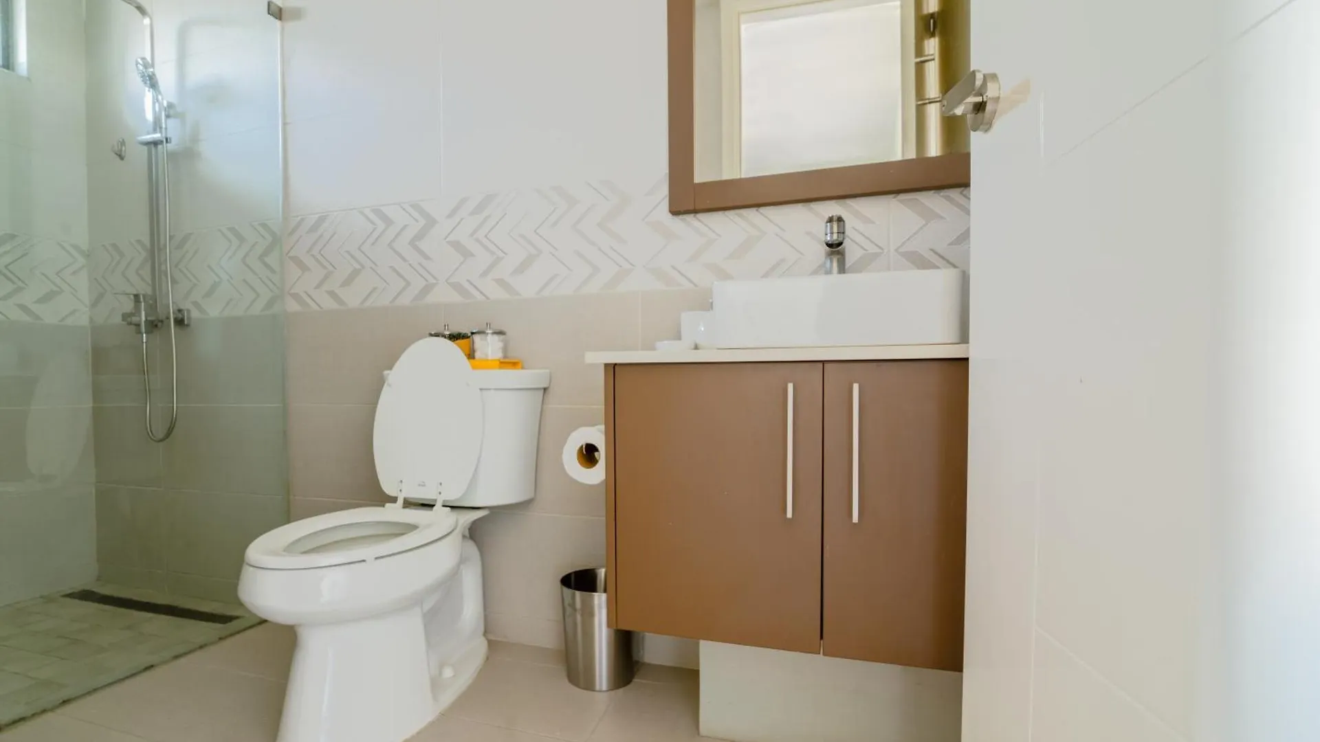 Апартаменты Parkhurst 303 King Bed Pool And Gym Кингстон Ямайка